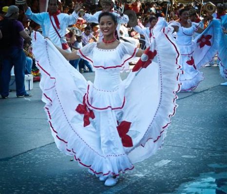 El Fantasma Live in Hamburg: A Colombian Fiesta of Cumbia and Storytelling!